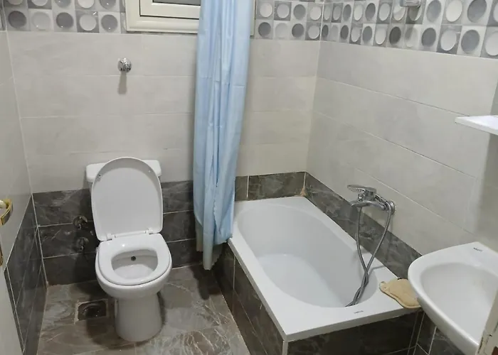 Fiesta Apartment *