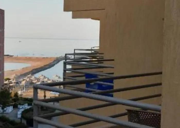 Fiesta Apartment *